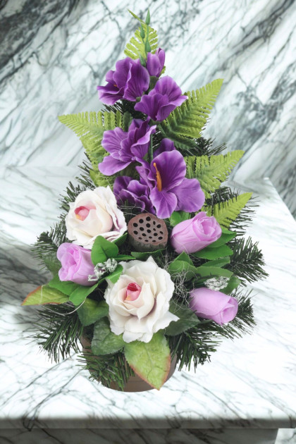 Aranžmán betón s gladiolou a ružami