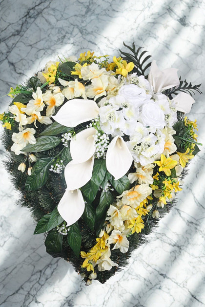 Veniec srdce borovica - gladiola, ľalia, hortenzia