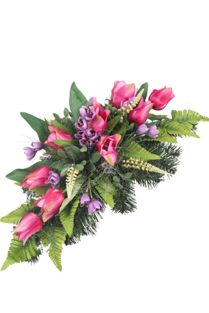 Aranžmán betón jarný s tulipánmi a krokusmi