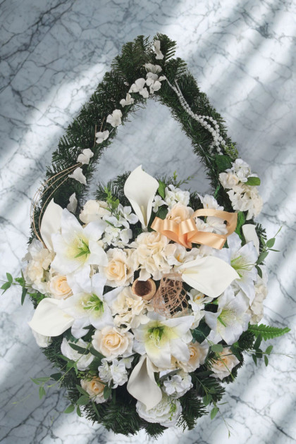 Veniec slza veľká ruža,kála,hortenzia