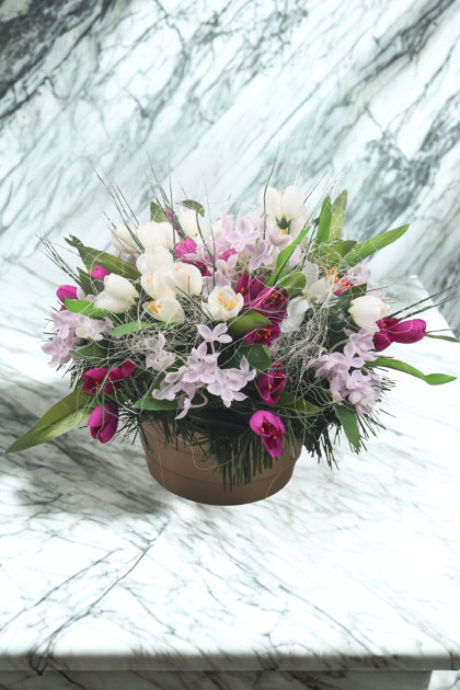 Aranžmán betón 331 jarný s krokusmi