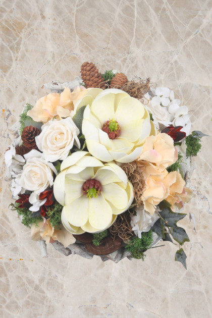 Aranžmán prútený veniec s magnóliami