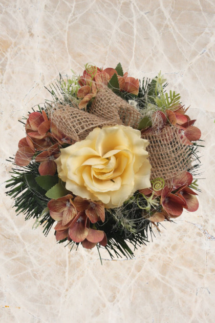 Aranžmán betón - kytica hortenzia, ruža 