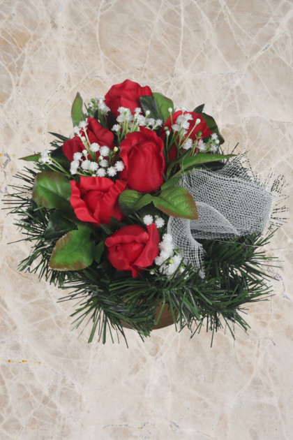 Aranžmán betón s ružičkami