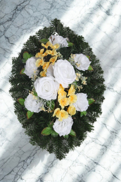 Veniec ikebana s orchideou a ružou