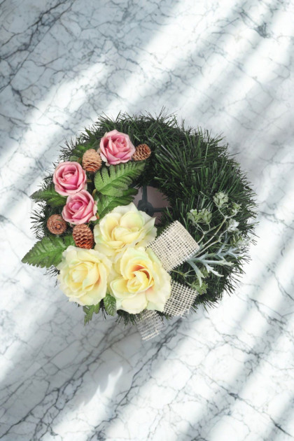 Veniec kuglof s ružami