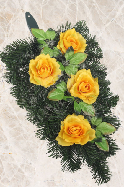 Vetva smreková s ružami